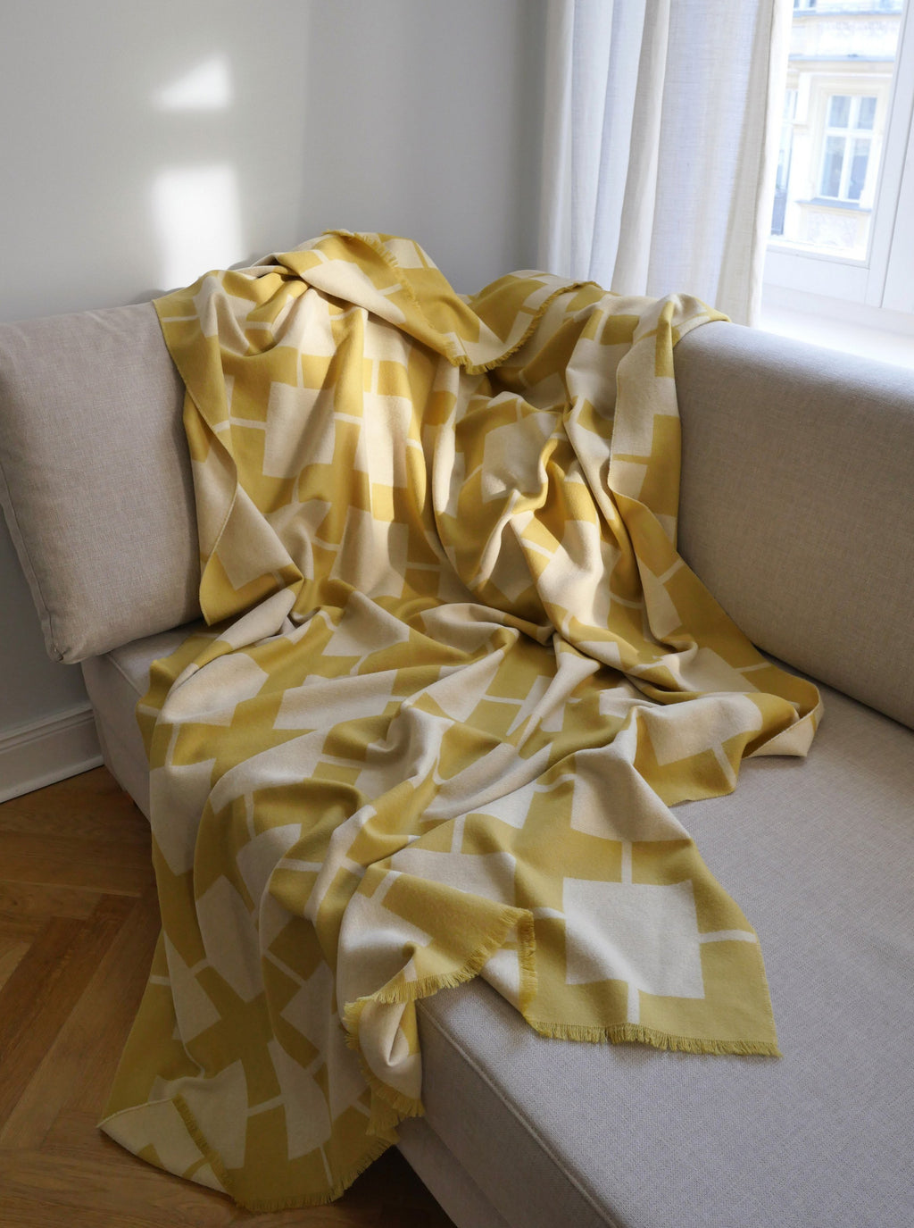 Design Extra doubleface Catharina exquisites Plaid gewebt Wolldecke aus Merino Mende Fine und beige – gelb in